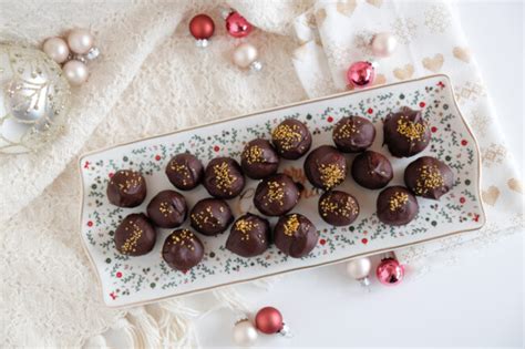 Lebkuchenpralinen auf Weihnachtsbrett