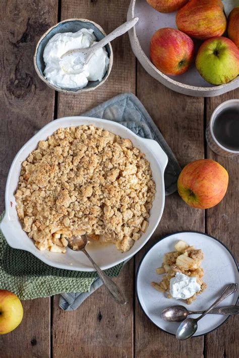Leckerer Apfel-Crumble als Partynachtisch