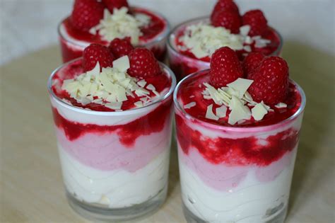 Leckeres Dessert mit Caotina Blanc und Himbeeren