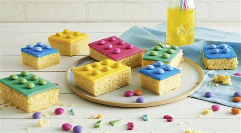 Lego Kuchen mit buntem Fondant und Schokolinsen