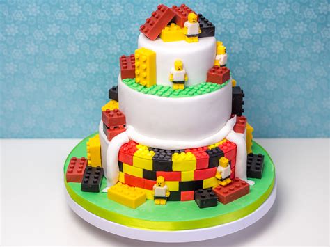 Lego Torte mit Figuren