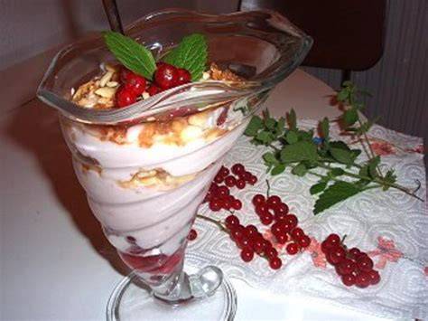 Leichte Quark-Joghurt-Creme mit Beeren