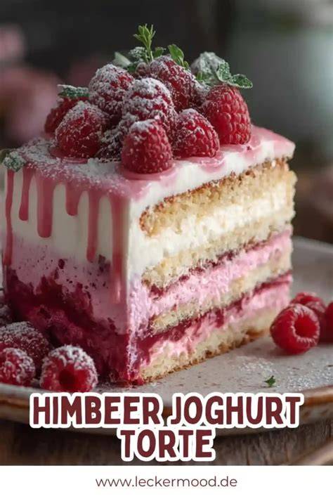 Leichtes Stück Joghurt Torte mit Agar Agar, sommerlich serviert