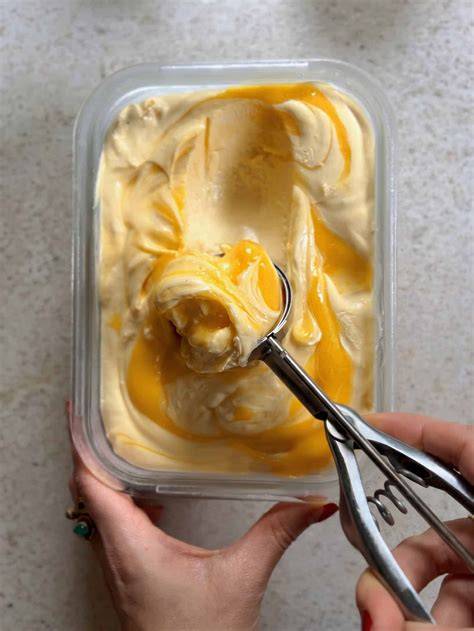 Lemon Curd Swirl im Zitroneneis