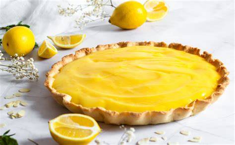 Lemon Curd Tarte mit Zitronenscheiben