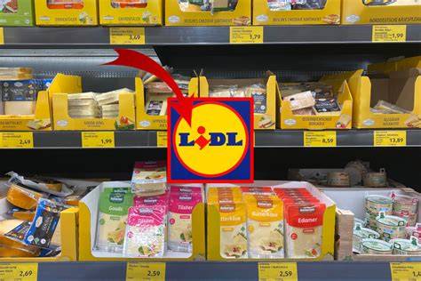 Lidl Regal mit Süßwaren und Eigenmarken
