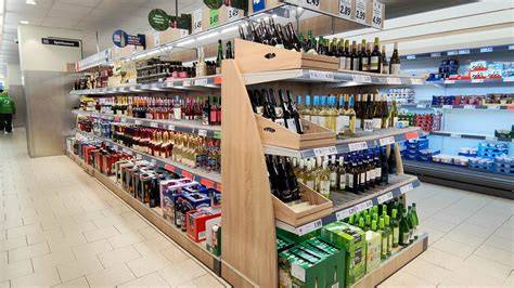 Lidl Weinregal: Auswahl an Weinen ohne Zucker und Alkohol