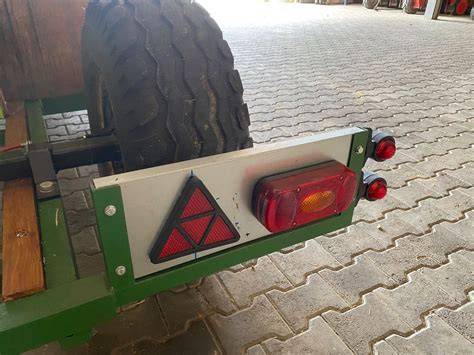 Lieferungstorte auf Wagen