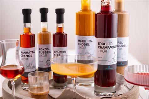 Likör im Glas mit Dekoration