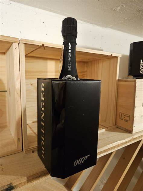 Limitierte James-Bond-Schokolade und Bollinger Champagner-Geschenkbox