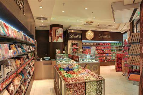 Lindt Boutique München - liebevoll dekoriertes Schokoladensortiment