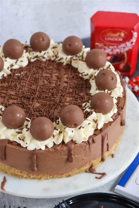 Lindt Cheesecake Kugel und Zutaten im Querschnitt