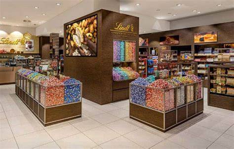 Lindt Fabrikverkauf in Aachen - Eingang und Innenansicht