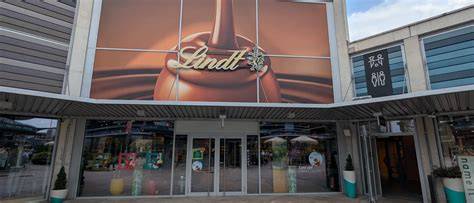 Lindt Outlet Shop Konstanz - Aussenansicht und Parkhaus