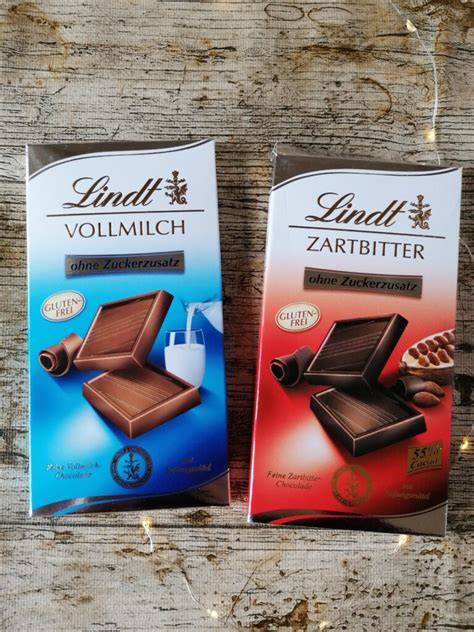 Lindt Vollmilch- und Lindt zuckerfreie Schokolade nebeneinander