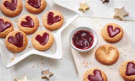 Linzer Plätzchen ohne Ausstechen - Herzmulden füllen