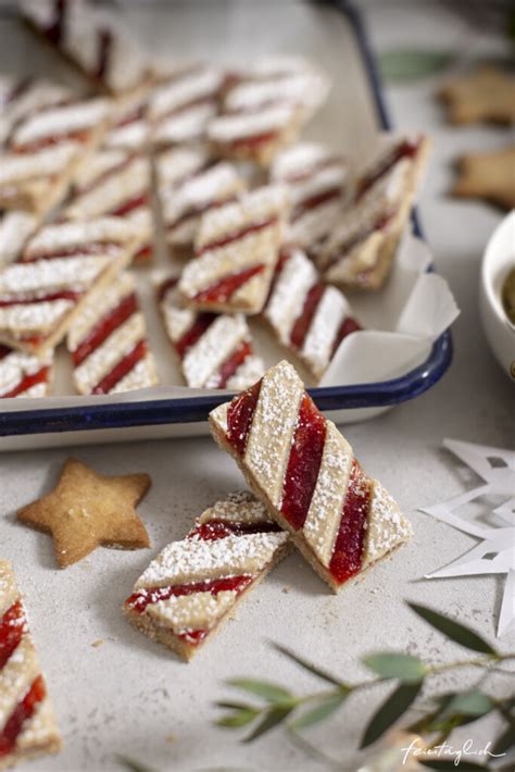 Linzer Streifen im Zuckerstangen-Look am Blech