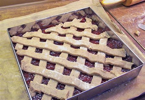 Linzer Torte auf Kuchengitter