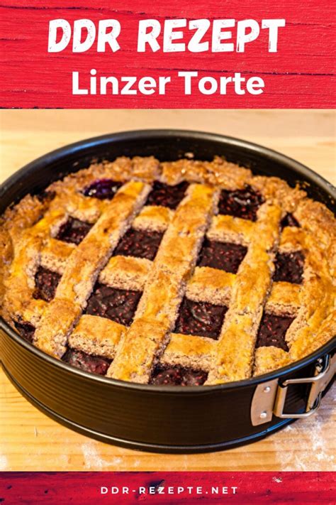 Linzer Torte im traditionellen Stil mit Gittermuster