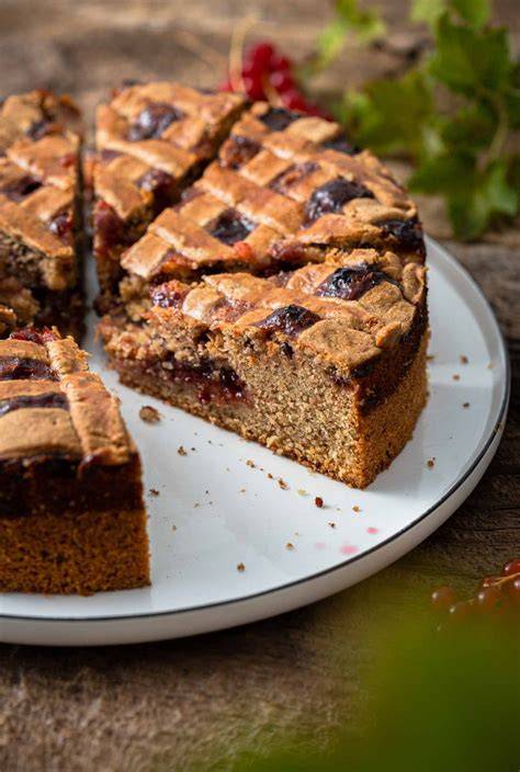 Linzer Torte mit Gittermuster und Marmelade