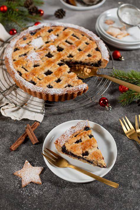 Linzer Torte mit Pflaumenmus - angerührter Teig, Gitter, Serviervorschlag
