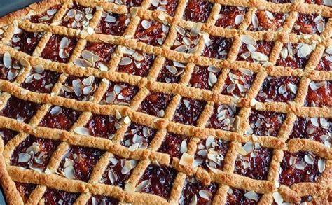 Linzer Torte vom Blech, klassische Gitteroptik, Blechkuchen