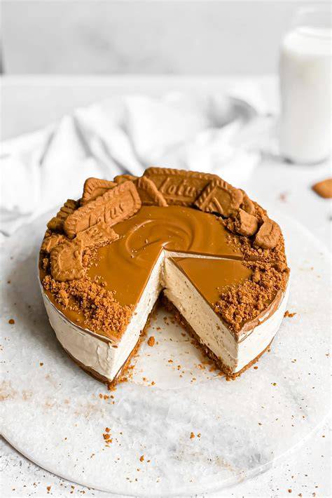 Lotus Biscoff Cheesecake mit Karamellsauce und Keksbröseln