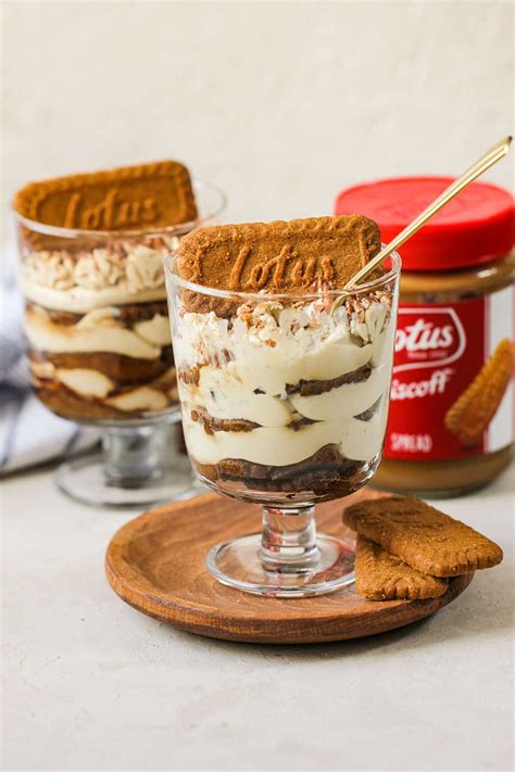 Lotus Tiramisu im Glas - Espresso-getränkte Kekse, Mascarpone, Kakao