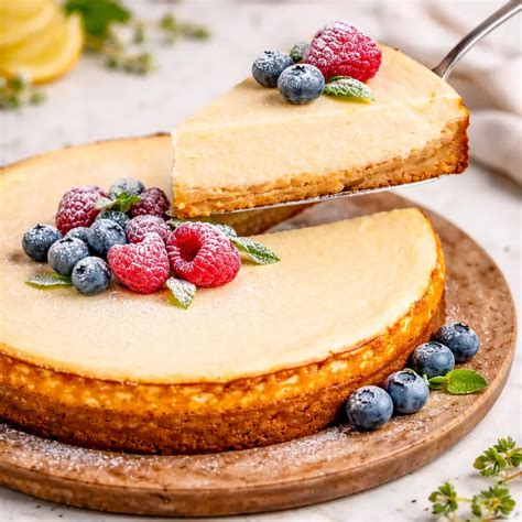 Low Carb Cheesecake mit Mandelboden