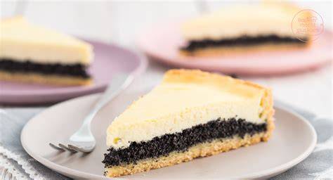 Low Carb Käsekuchen mit Mohn und Himbeeren, Serviervorschlag