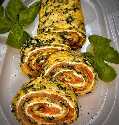 Low Carb Lebkuchenschnitten appetitlich angerichtet auf einer winterlichen Tafel