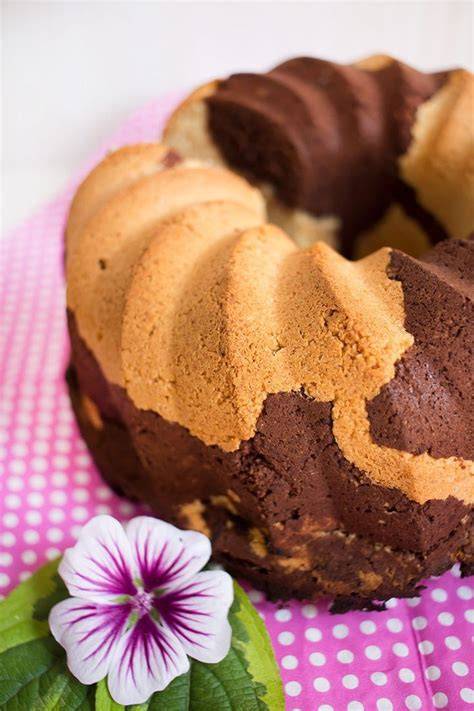 Low Carb Marmorkuchen mit Mandelmehl: Schichten und Marmorierung
