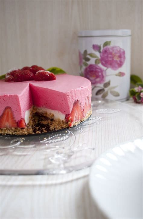Low Carb No Bake Kuchen Auswahl, verschiedene Torten auf einer Tafel