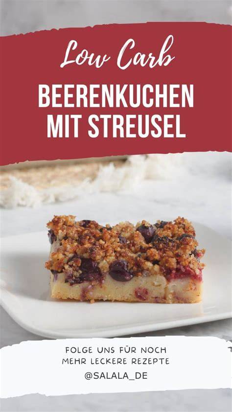 Low Carb Streusel mit gemahlenen Mandeln auf Beerenkuchen