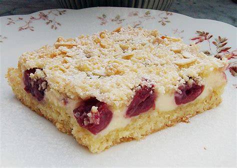 Low Carb Streuselkuchen auf Blech mit Obst und Mandeln