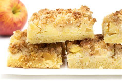 Low-Carb Apfelkuchen mit Mandelmehl und Streuseln