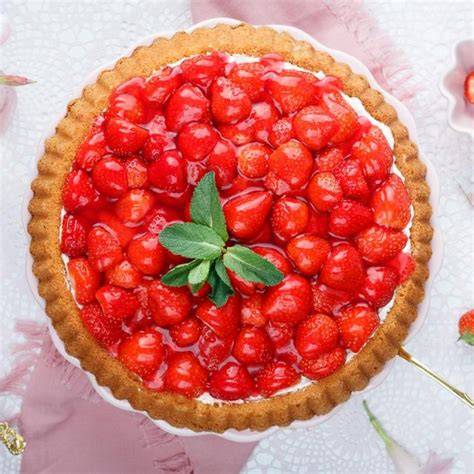 Low-Carb Erdbeerkuchen mit Mandelboden