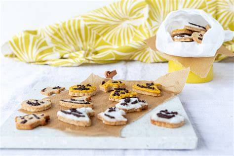 Low-Carb Halloween Kekse mit buntem Icing