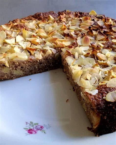 Low-Carb Kuchen mit Mandelmehl und Zucchini-Füllung