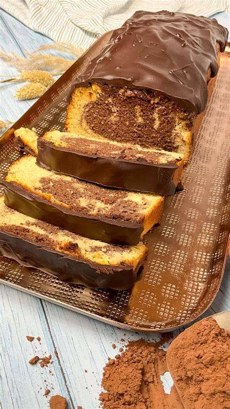 Low-Carb-Marmorkuchen im Anschnitt: Saftig und ohne Zucker