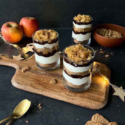 Low-Carb-Schichtdessert im Glas