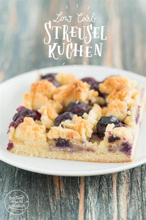 Low-Carb-Streuselkuchen mit Mandelmehl und Beeren