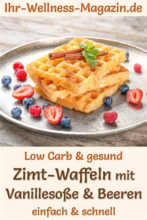 Low-Carb-Waffeln mit frischen Beeren als Topping