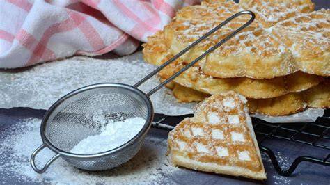 Lufige Joghurt-Waffeln mit Puderzucker