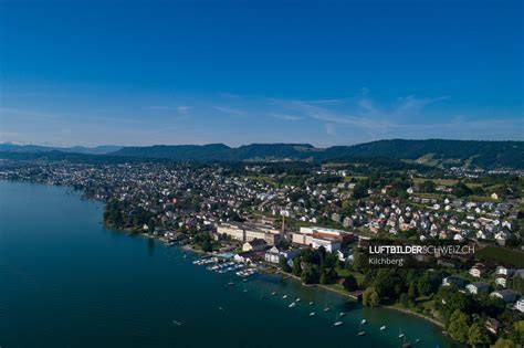 Luftaufnahme des Lindt-Hauptsitzes in Kilchberg, Zürichsee