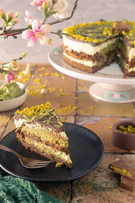 Luxuriöse Dubai Torte auf Kaffeetafel