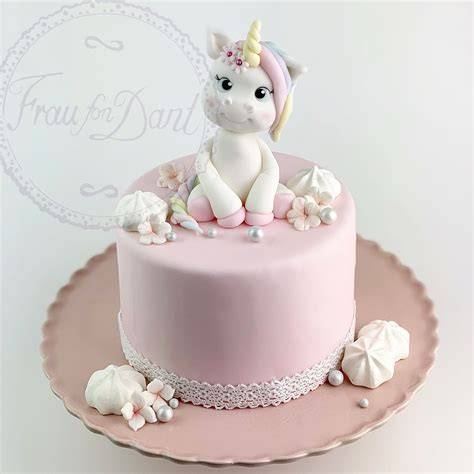 Mögliche Dekorationen für Einhorn Torten: Creme, Fondant & Zuckerstreusel