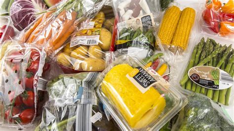 Müllvergleich: Plastikverpackung vs. plastikfrei verpackte Kekse