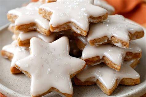 Mürbeteig Nikolaus Sterne mit Eiweißspritzglasur