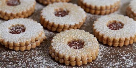 Mürbeteigplätzchen mit Marmelade, verschiedene Formen und Füllungen